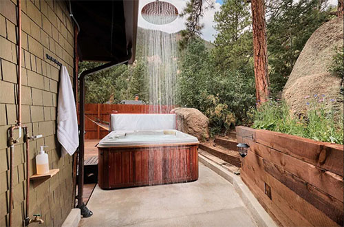 romantic cabin with hot tub & outdoor shower