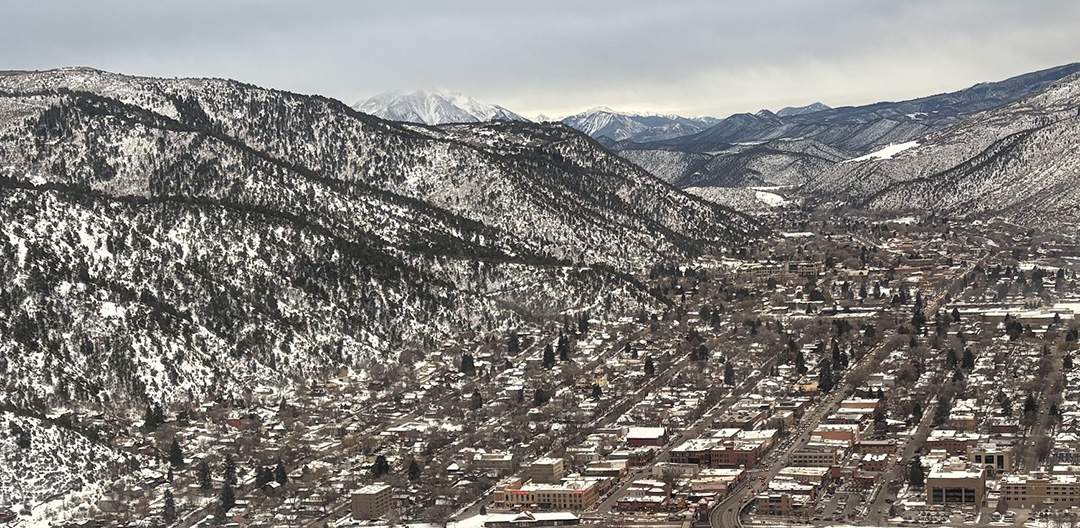 Best Airbnb for Couples Adventures & Relaxing in Glenwood Springs, CO